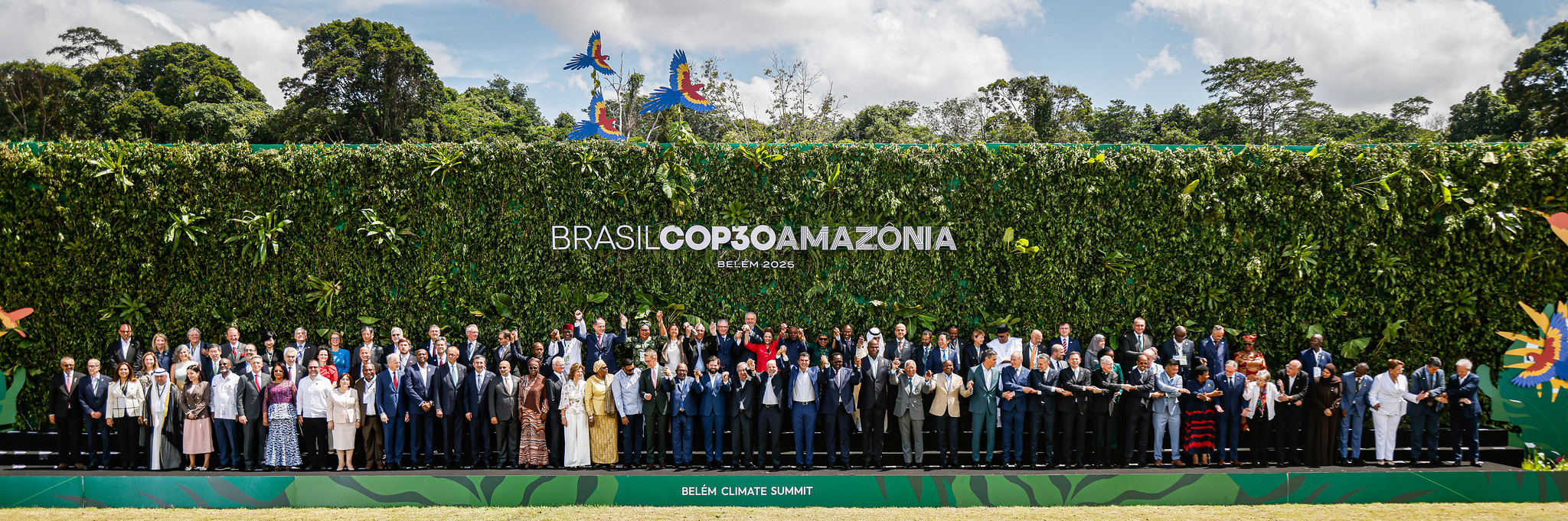 Leaders pose for a family photo during the U.N Climate Change Conference COP 30. Photo by Hermes Caruzo/COP30